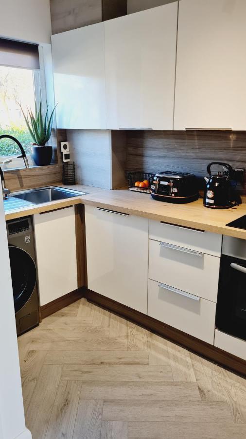 Appartamento Beautiful 2Bed House With Garden, Walking Distance To Town - Free Parking Glasgow Esterno foto
