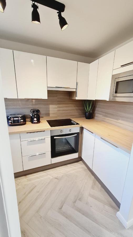 Appartamento Beautiful 2Bed House With Garden, Walking Distance To Town - Free Parking Glasgow Esterno foto