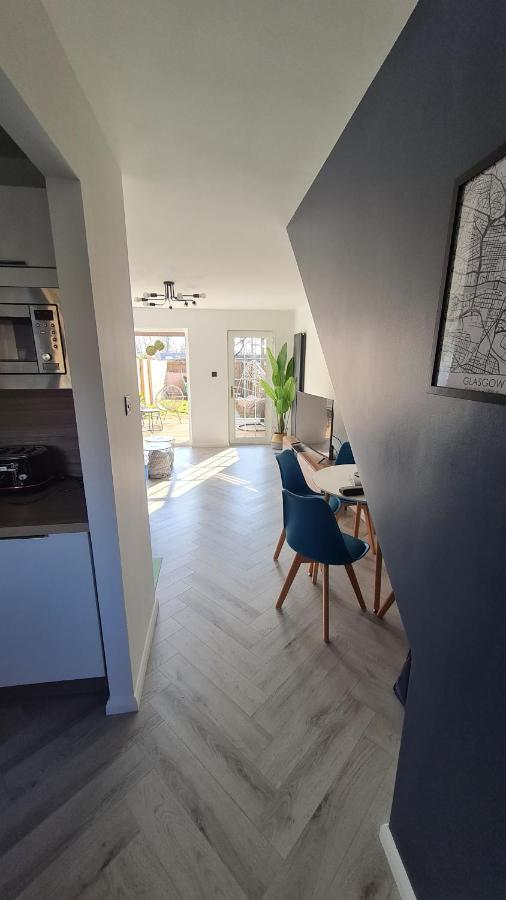 Appartamento Beautiful 2Bed House With Garden, Walking Distance To Town - Free Parking Glasgow Esterno foto